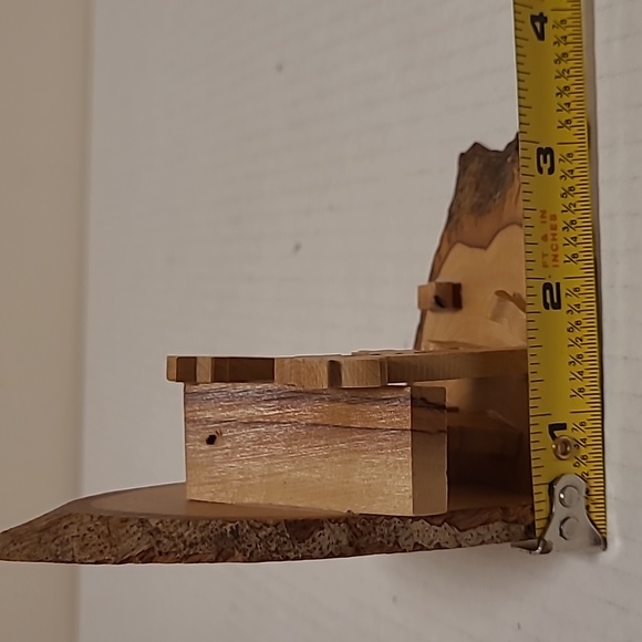 Beautiful Wooden Nativity - Picture 15 of 16